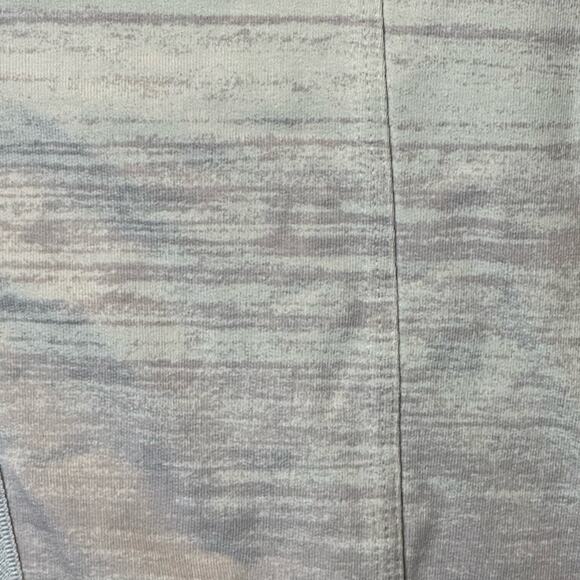 Gently used Lululemon Mula Bundle Wrap Righteous Stripe Silver Spoon sz 6 - Picture 4 of 9